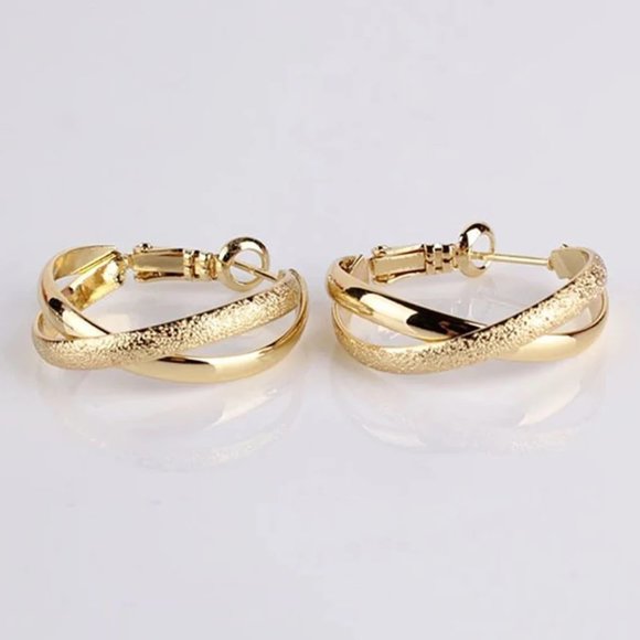 Stunning Twisted 18k. Gold Over Sterling Silver 30mm / 1.2" Round Hoop Earrings - Picture 5 of 6